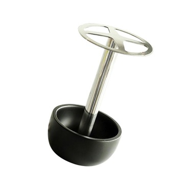 Metalowy stojak na szczoteczki do zębów
