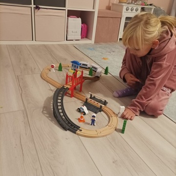 DREWNIANA KOLEJKA POCIĄG NA BATERIE TOR TORY AUTO POLICJA ZABAWKA ZESTAW XL