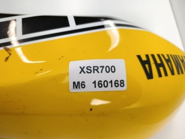 YAMAHA XSR 700 ЛЕВАЯ КРЫШКА ЗАЛИВНОЙ ГОРЛОВИНЫ БАКА