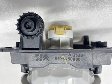 HALOGEN PRAVÝ LEVÝ PEUGEOT 208 2008 CITROEN C3 C4