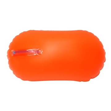 Хорошо заметный оранжевый плавательный буй