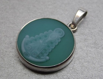 СЕРЕБРЯНЫЙ КУЛОН, АГАТОВАЯ СКУЛЬПТУРА, ИНТЕРЕСНЫЙ УЗОР.