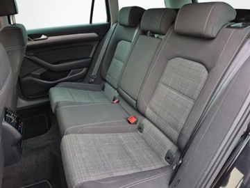 Volkswagen Passat B8 Variant Facelifting 2.0 TDI SCR 150KM 2022 Volkswagen Passat Variant FULL LEDDSG Masaze Virtual HAK Faktura VAT, zdjęcie 29