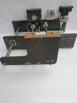 Осевой стол с ЧПУ с трапециевидным винтом 33 см, рабочий № B312