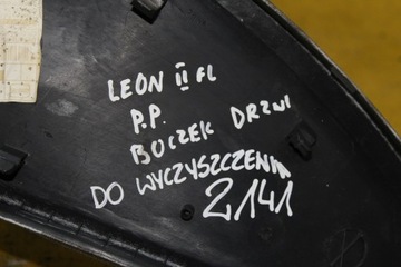 ОБИВКА ДВЕРИ ПРАВАЯ ПЕРЕДНЯЯ LEON II FL 1P0867113