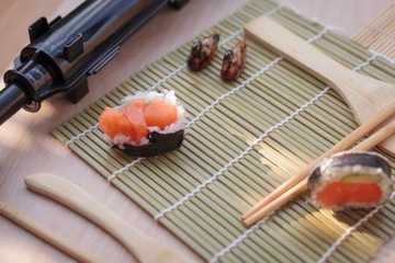 Elegancki Zestaw 9 Produktów 2x Mata Do Zawijania Sushi Pałeczki Łyżka Nóż