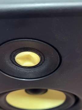 Студийный монитор KRK Systems RP7 G4 мощностью 145 Вт