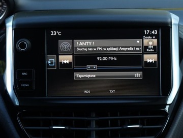 Peugeot 2008 I SUV Facelifting 1.2 PureTech 110KM 2016 Peugeot 2008 1.2 PureTech, Salon Polska, zdjęcie 11