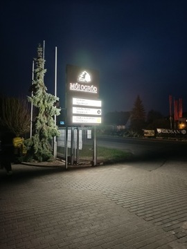 Рекламный столб на светодиодном пилоне