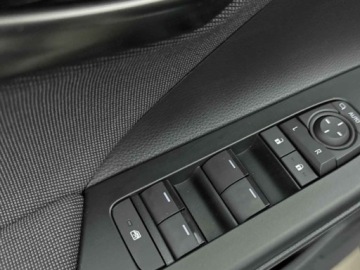 Toyota C-HR II SUV 1.8 Hybrid 140KM 2025 Od ręki - Style 1.8 Hybrid 140KM | Podgrzewane fotele!, zdjęcie 4