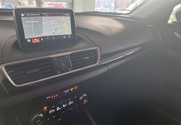 Mazda 3 III Sedan 2.0 SKYACTIV-G 120KM 2015 Mazda 3 2.0 SKYACTIV-G 120KM-Krajowa,I rej.2016,Czujniki park.Niski przebi, zdjęcie 13