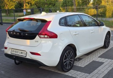Volvo V40 II Hatchback Facelifting 2.0 D2 120KM 2016 Volvo V40 VOLVO V40 2.0D FULL LED ALU NAVI 2.0 Diesel 120KM, zdjęcie 3