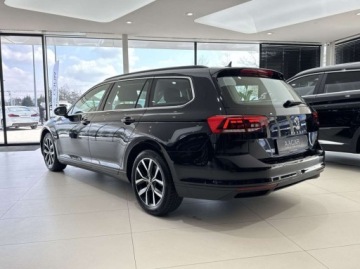 Volkswagen Passat B8 Variant Facelifting 2.0 TDI SCR 150KM 2023 Volkswagen Passat Business ACC LED Hak CarPlayAndroid Auto Podgrzewan, zdjęcie 1