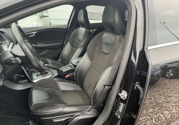 Volvo V40 II Hatchback Facelifting 2.0 D2 120KM 2018 Volvo V40 , R- Design , nawigacja , skorzane fotele 2.0 Diesel 120KM, zdjęcie 17