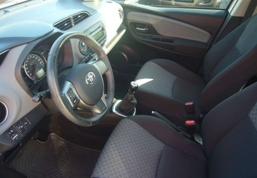Toyota Yaris III Hatchback 5d Facelifting 1.33 Dual VVT-i 99KM 2015 Toyota Yaris Toyota Yaris III Salon PL 1.3 Benzyna 99KM, zdjęcie 9