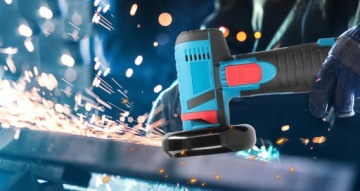 МАЛЕНЬКАЯ УГЛОВАЯ ШЛИФМАШИНА ДЛЯ РЕЗКИ АККУМУЛЯТОРНОГО ПВХ 19500об/мин + 2хБАКУ + 2ДИСКА