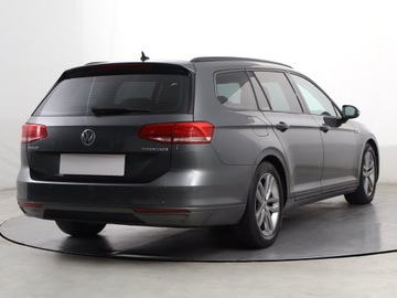 Volkswagen Passat B8 Variant 1.6 TDI BlueMotion SCR 120KM 2017 VW Passat 1.6 TDI, Klima, Klimatronic, Parktronic, zdjęcie 4