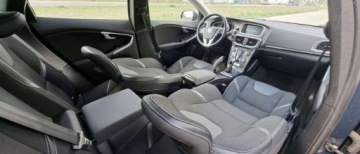 Volvo V40 II Cross Country 2.0 D4 DRIVE-E 190KM 2014 Volvo V40 Volvo V40 D4 Momentum 2.0 Diesel 190KM, zdjęcie 21