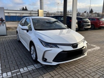 Toyota Corolla XII Sedan Facelifting 1.5 VVT-i 125KM 2024 Od ręki - Comfort 1.5 benzyna 125KM | Podgrzewane fotele!, zdjęcie 2