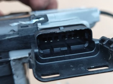 PEUGEOT 5008 2013R ZÁMEK DVEŘE LEVÝ PŘEDNÍ