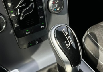 Volvo V40 II Hatchback Facelifting 2.0 T4 190KM 2018 Volvo V40 V40 190 KM Momentum Led Panorama Kamera Navi Tempomat Salon Pols, zdjęcie 21