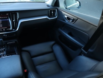 Volvo V60 II  Kombi Plug-in 2.0 T6 Plug-In Hybrid 341KM 2020 Volvo V60 T6 Twin Engine, 4X4, Automat, Skóra, zdjęcie 7