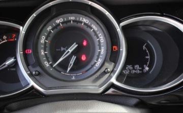 DS 3 Hatchback Facelifting 2014 (Citroen) 1.2 PureTech 82KM 2015 Citroen DS3 Kupuj Taniej. Tylko 20tys.km Dwa lata gwarancji. 1.2 Benzyna, zdjęcie 8