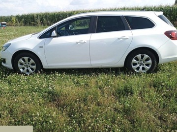 Opel Astra J Sports Tourer Facelifting 1.6 CDTI ecoFLEX 110KM 2015 Opel Astra 1.6 CDTI DPF ecoFLEX Sports Tourer S&amp;S Exklusiv 110KM 2015r, zdjęcie 1