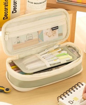 Школьный пенал, косметичка, фломастеры, мелки.