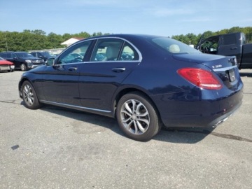Mercedes Klasa C W205 2015 Mercedes-Benz Klasa C 2015 r., 2,0L 300 4MATIC 2.0 Benzyna 241KM, zdjęcie 3