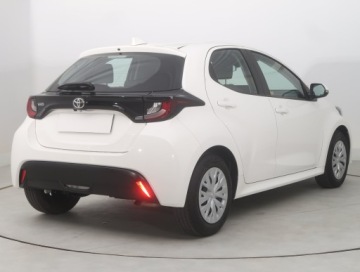 Toyota Yaris IV Hatchback 1.0 VVT-i 72KM 2022 Toyota Yaris 1.0 VVT-i, Salon Polska, zdjęcie 4