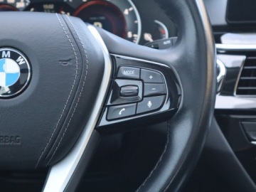 BMW Seria 5 G30-G31 Touring 520d 190KM 2018 BMW 5 520d, 187 KM, Automat, Skóra, Navi, Klima, zdjęcie 17