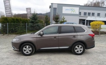Mitsubishi Outlander III 2017 Mitsubishi Outlander 2.2DI-D 150KM 4WD 4x4 7osobowy Xenony Nawigacja Grzan, zdjęcie 7