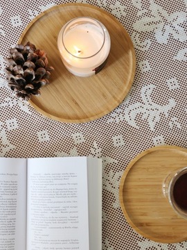 Круглая вращающаяся бамбуковая доска.