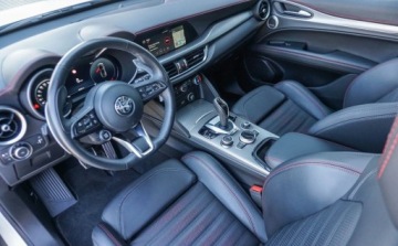 Alfa Romeo Stelvio SUV Facelifting 2023 2.0 GME Turbo 280KM 2024 Alfa Romeo Stelvio Alfa Romeo Stelvio Tributo Italiano Q4 2.0 280KM 2.0, zdjęcie 28