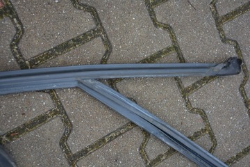 УПЛОТНИТЕЛЬ СТЕКЛА ПЕРЕДНЕГО СПРАВА BMW F30 F31 7258326