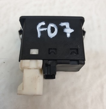 BMW 5 GT F07 HNÍZDO SPONA PORT USB AUX ORIG.
