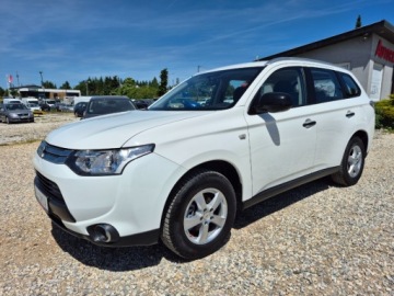Mitsubishi Outlander III SUV Facelifting 2015 2.0 MIVEC 150KM 2015 Mitsubishi Outlander Oryginalny Przebieg Nawigacja Invite Czujniki Park