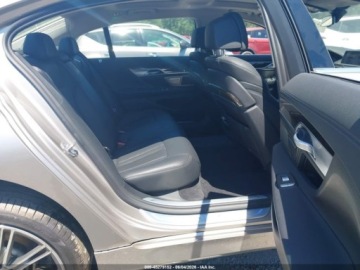 BMW Seria 7 G11-G12 2021 BMW Seria 7 Xdrive 2021 3.0 Benzyna 335KM, zdjęcie 13