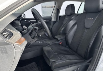 Skoda Octavia IV Kombi 2.0 TDI SCR 200KM 2022 Skoda Octavia 2.0TDI 200KM 4x4 Scout Matrix Hak ACC Ambiente Head-Up El.Fo, zdjęcie 9