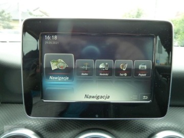 Mercedes Klasa A W176 Hatchback 5d Facelifting 160 102KM 2017 Mercedes-Benz Klasa A Mercedes-Benz Klasa A W176 160 BIALA PERLAXENONYLedy, zdjęcie 21