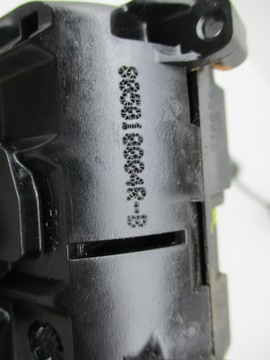 LAGUNA 3 07-13 ZÁMEK DVEŘE LEVÝ PŘEDNÍ 4-PIN EU 805010004R