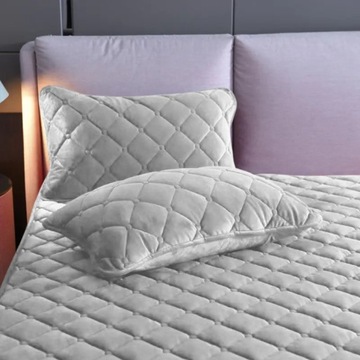 НАМАТРАЦ, ВОДОНЕПРОНИЦАЕМЫЙ ЗАЩИТНИК 140x200x30 + 2x НАВУШКА 48x74