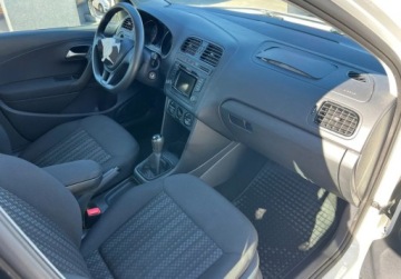 Volkswagen Polo V Hatchback 3d Facelifting 1.0 60KM 2016 Volkswagen Polo 1.0 Benzyna Klimatyzacja Radio Benzyna 60KM, zdjęcie 8