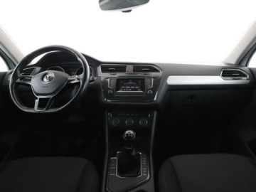 Volkswagen Tiguan I SUV Facelifting 1.4 TSI BlueMotion Technology 125KM 2016 Volkswagen Tiguan PDC hak klima, zdjęcie 14