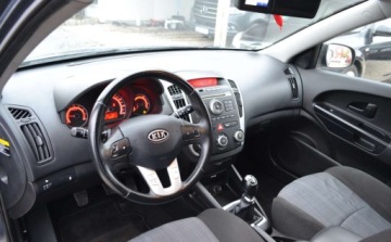 Kia Ceed I Hatchback 5d Facelifting 1.4 DOHC CVVT 90KM 2010 Kia Ceed bezwypadkowe - Niski przebieg - klimatyzacja - OPLACONY 1.4 90KM, zdjęcie 23