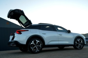 Citroen C5 X Liftback 1.6 PureTech  181KM 2023 Citroen C5X GT LINE blis SKORA nawi FULL LED kame, zdjęcie 9