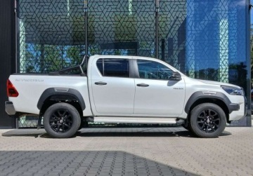 Toyota Hilux VIII Podwójna kabina Facelifting 2024 2.8 D-4D 204KM 2025 Toyota Hilux Hilux Invincible Double Cab 4x4 FV23 DEMO Bezwypadkowy A, zdjęcie 3