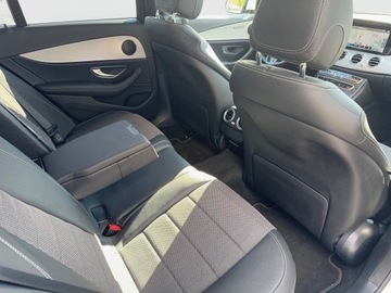 Mercedes Klasa E W213 Limuzyna Facelifting 2.0 E220d 194KM 2021 Mercedes-Benz E 220 220d 4 Matic, Pakiet AMG, Salo, zdjęcie 18