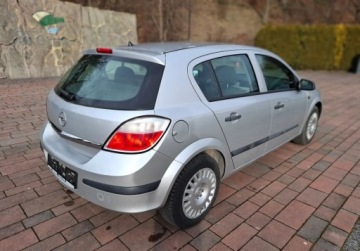Opel Astra J Hatchback 5d 1.6 Twinport ECOTEC 115KM 2009 Opel Astra Ladny stan 1.6 Benzyna 115KM, zdjęcie 4